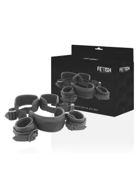 FETISH SUBMISSIVE - Offene Beine Position mit Neopren-Handschellen