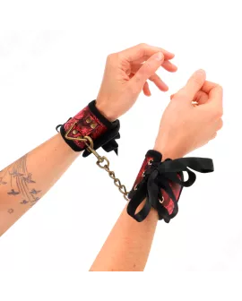 KINK Scandal Rot-Schwarze Handgelenksfesseln - Spitzen 24,5 cm