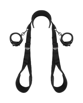 FETISH SUBMISSIVE - Offene Beine Position mit Neopren-Handschellen